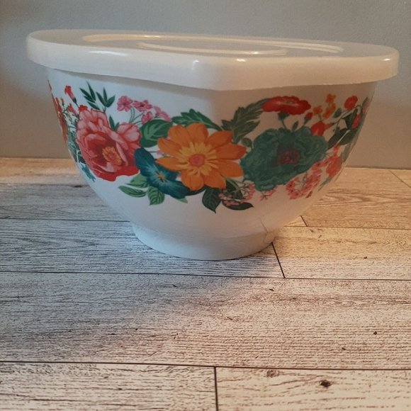 Pioneer Woman 4 Cup Covered Mixing Bowl with Handle and Lid Melamine - Picture 5 of 11